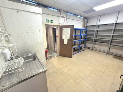 7 The Hollins, Stockport, Retail To Let - 20250304_090539.jpg