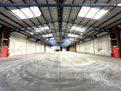 36 Lombard Road, Battersea, Industrial / Leisure To Let - 20250930_134859669_iOS.jpg