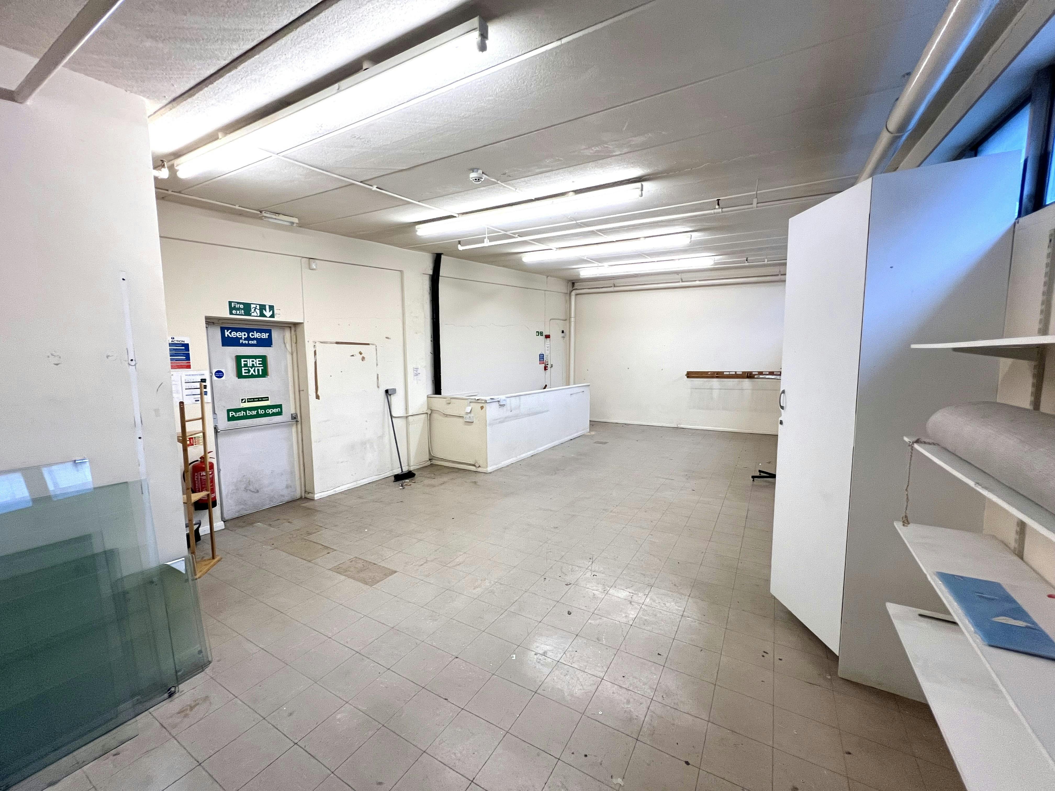 3 Swan Walk, Horsham, Retail To Let - IMG_0218.jpeg