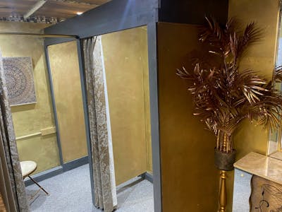 12 Green Street, Neath, Retail To Let - Changing room.jpg