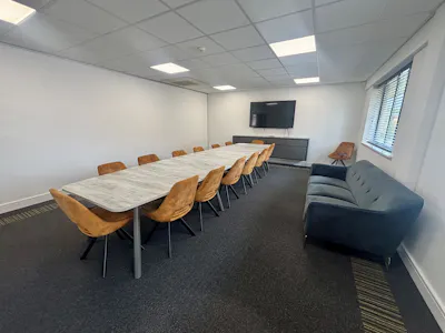 First Floor, 9 Old Field Road, Bridgend, Office To Let - 5.jpg