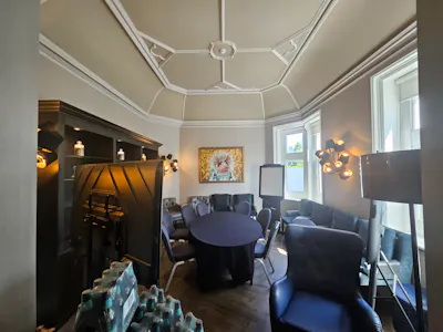 Oddfellows on the Park, Salon Premises, Cheadle, Leisure / Office To Let - 20260710_105729.jpg