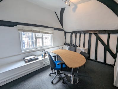 First Floor 66-70 High Street, Bushey, Office To Let - PXL_20260202_111002864.jpg