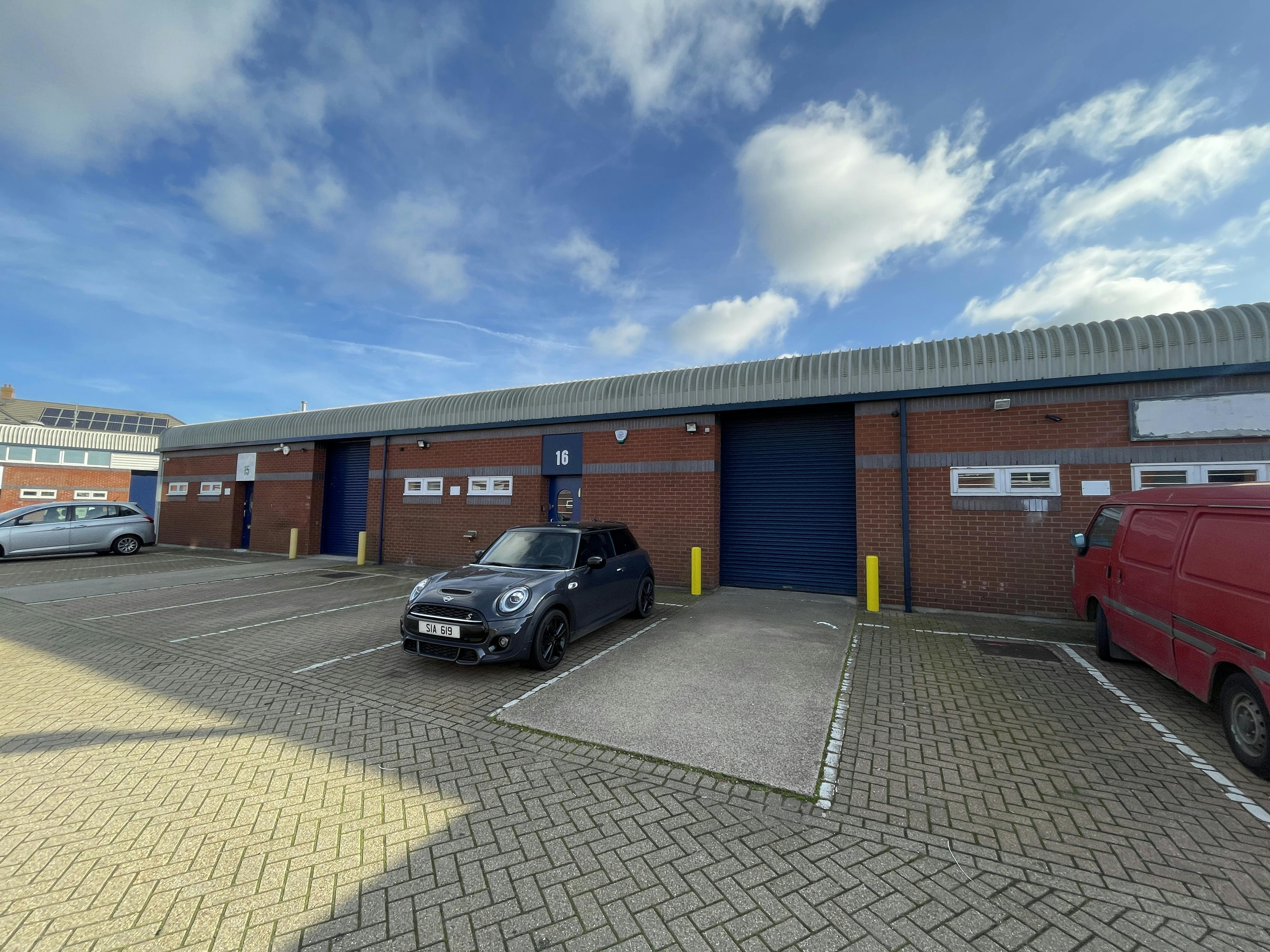 Unit 16, Vale Industrial Estate, Aylesbury, Industrial To Let - IMG_2886.JPG