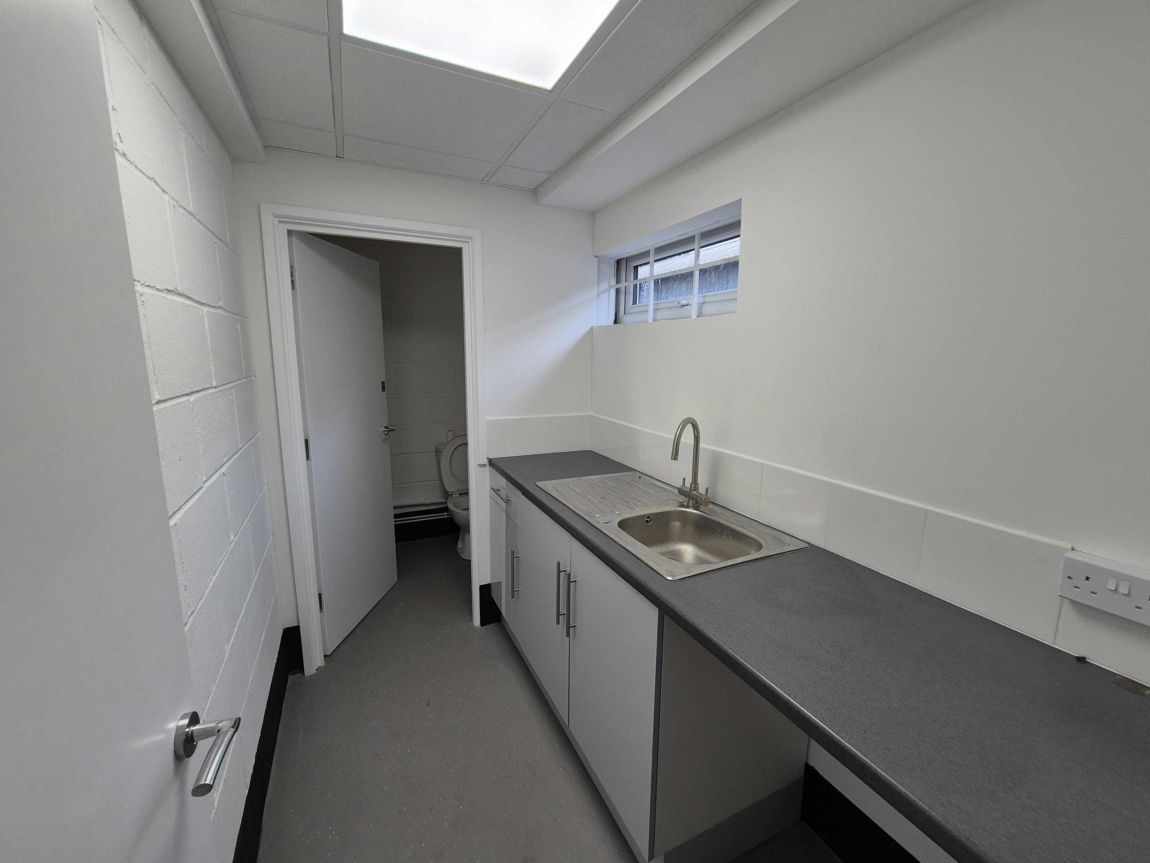 Industrial Unit in Hythe - photo 4