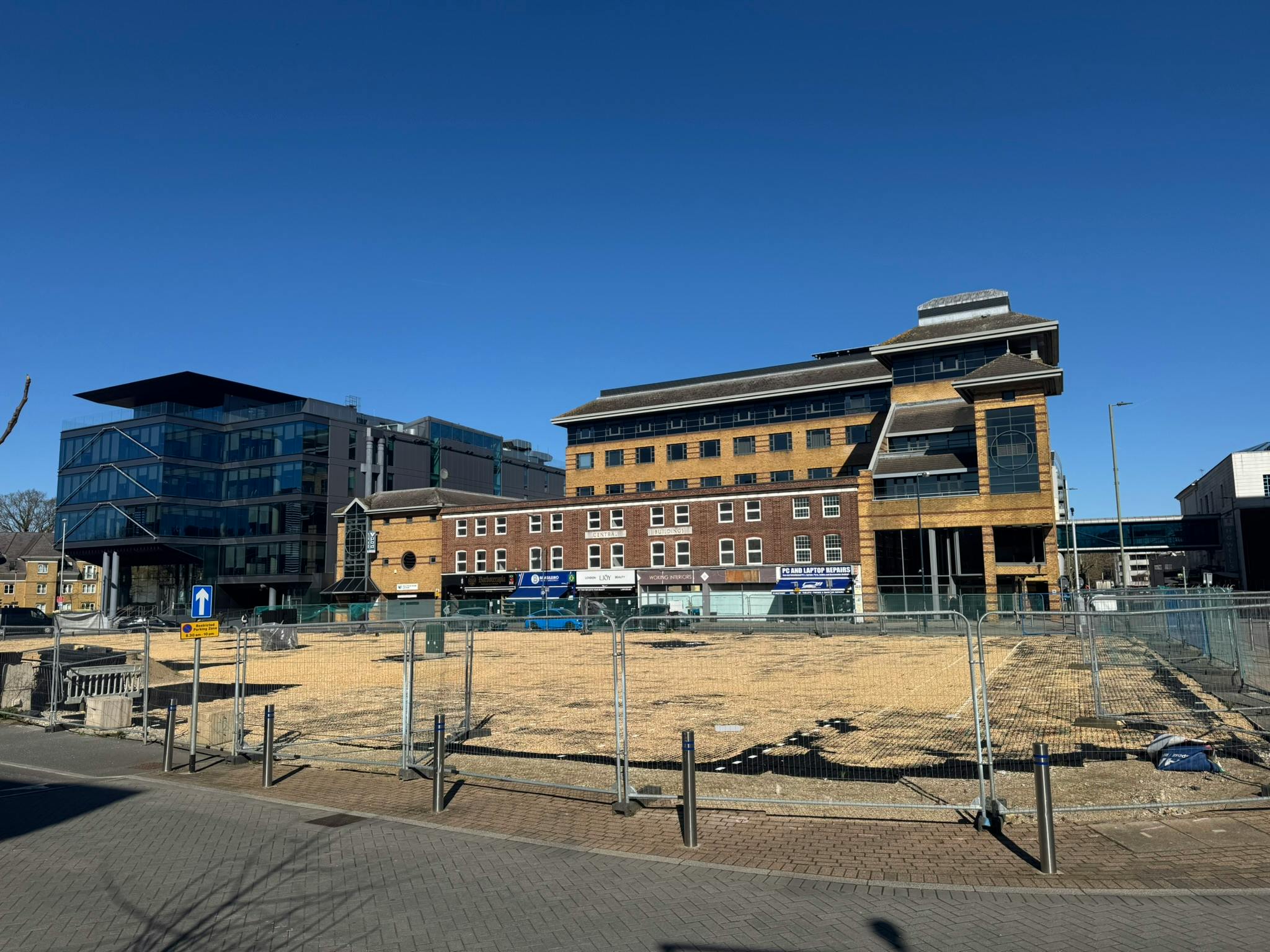 Retail/Shop in Woking - photo 2