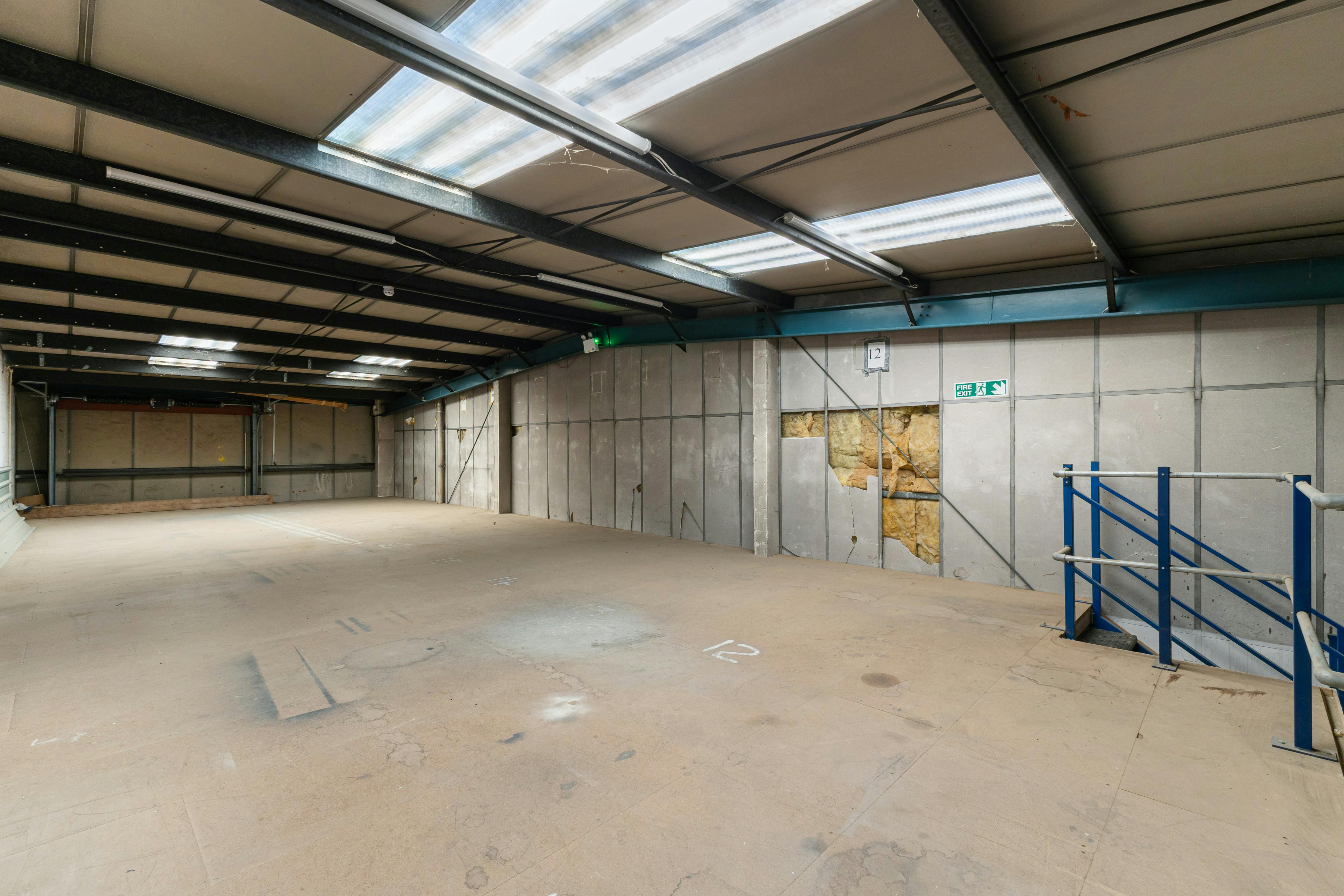 Showroom / Warehouse unit, 4-12 Kempson Close, Aylesbury, Industrial / Retail To Let - 101955_4-12-Kempson-Close-Gatehouse-Way (38).jpg