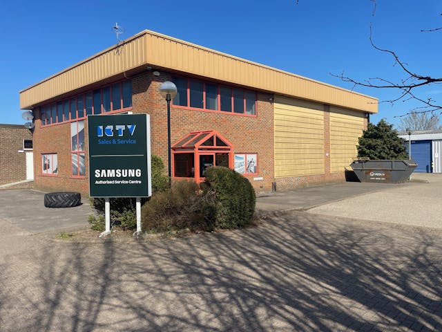 Unit F Neville Court, Basingstoke, Industrial / Warehouse To Let - Neville Court Unit F  2.jpg
