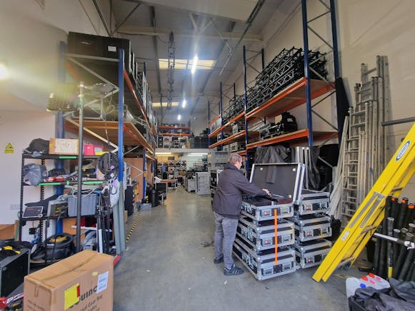 Unit 4 The io Centre, Basingstoke, Industrial To Let - 20251210_094934.jpg