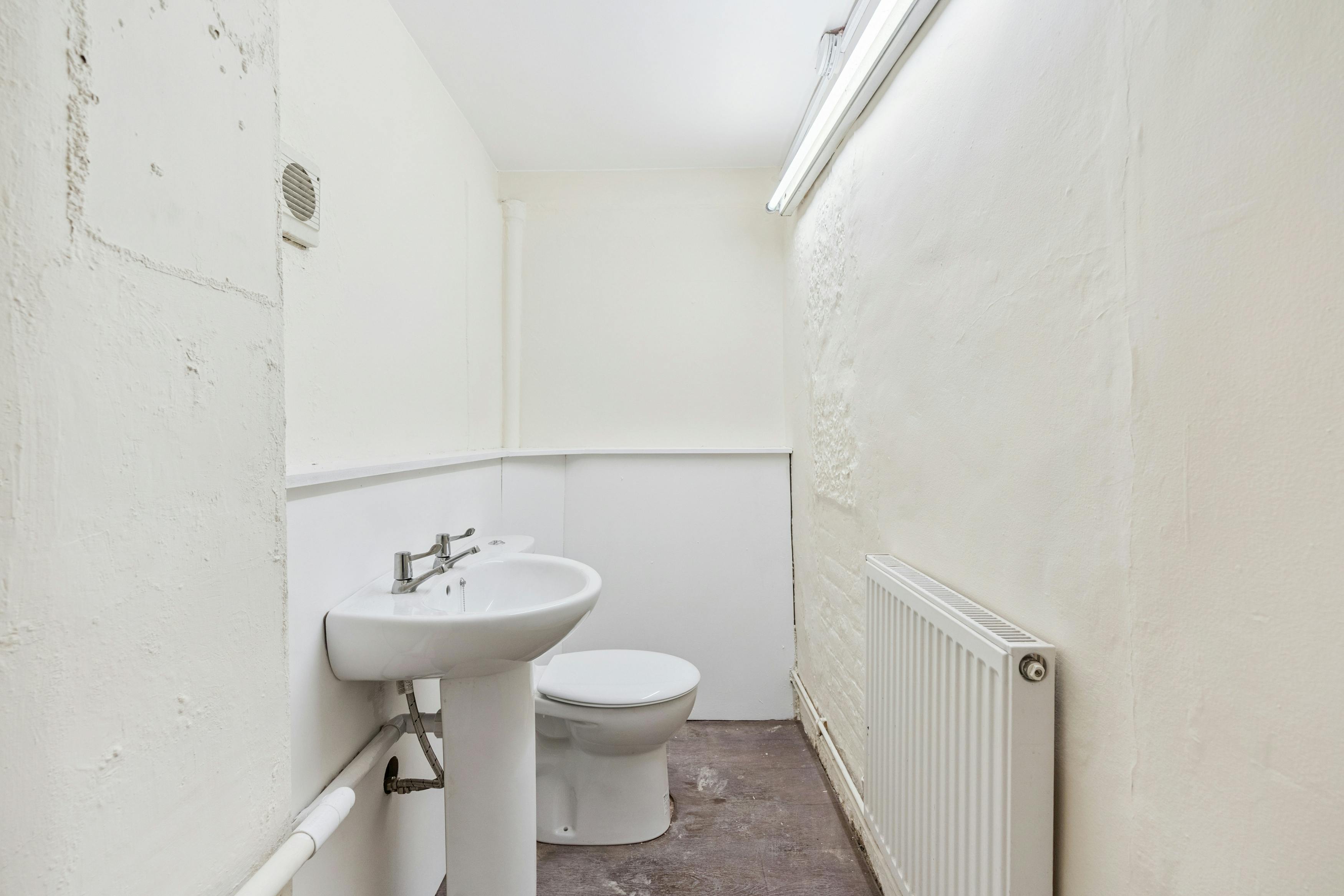 15 Temple Street, Aylesbury, Offices To Let - DSC00308-2-168d5cecb8384830385feaeb05752004.jpg