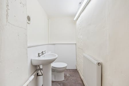 15 Temple Street, Aylesbury, Office To Let - DSC00308-2-168d5cecb8384830385feaeb05752004.jpg