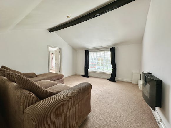 8 Market Square, Toddington, Retail To Let / For Sale - Image 12