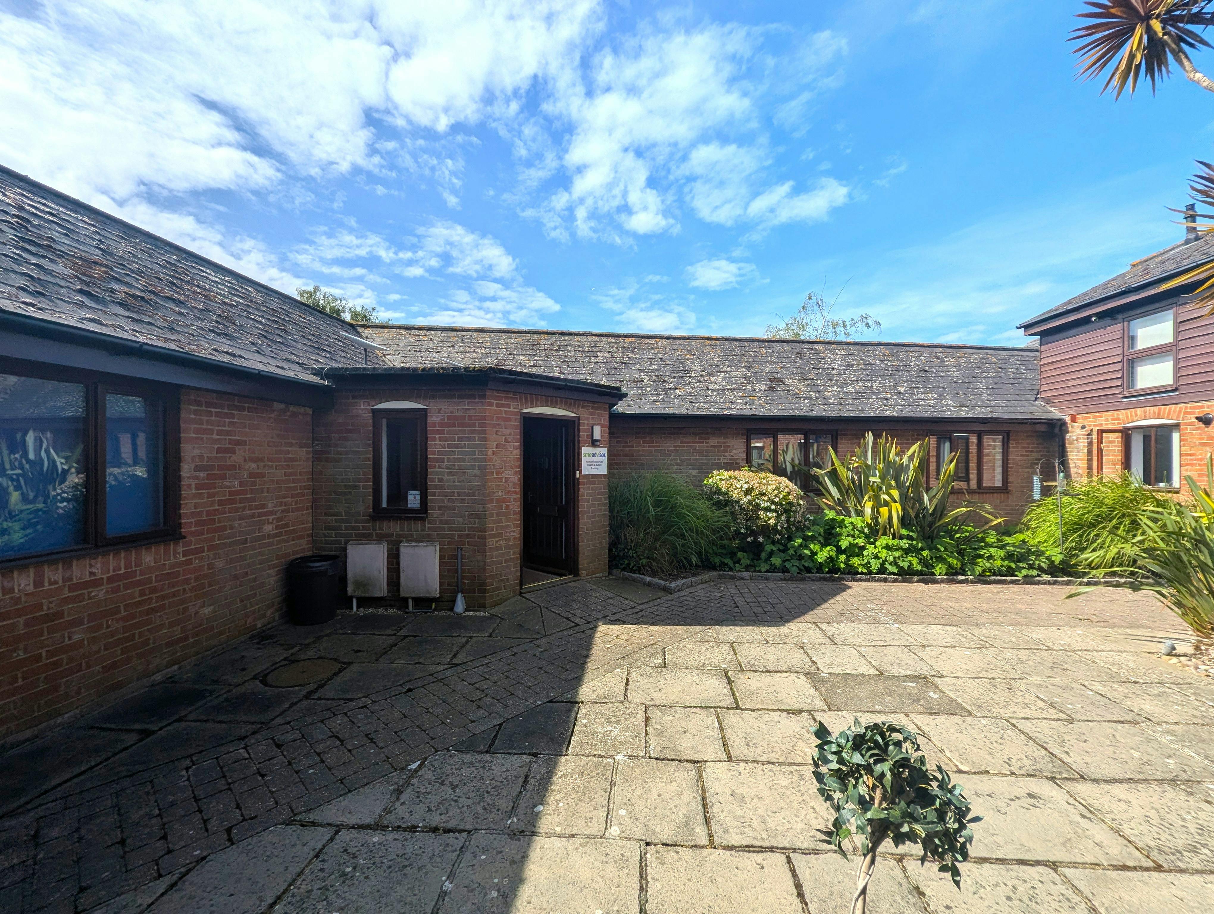 5/7 Sussex Business Village, Barnham, Office To Let - PXL_20260521_084234341.jpg