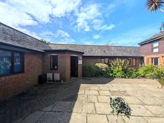 5/7 Sussex Business Village, Barnham, Office To Let - PXL_20260521_084234341.jpg