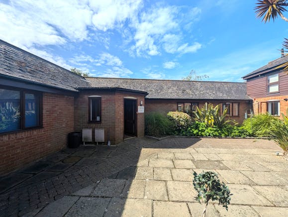 5/7 Sussex Business Village, Barnham, Office To Let - PXL_20260521_084234341.jpg