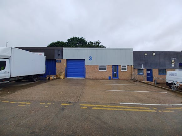 Unit 3 Silverwing Industrial Estate, Horatius Way, Croydon, Industrial To Let - 20240709_123934.jpg