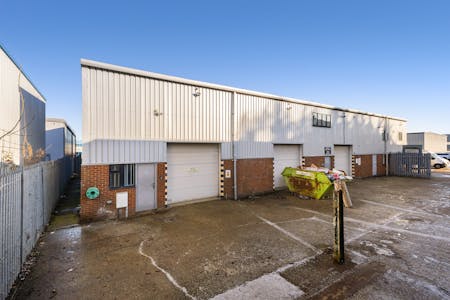 Showroom / Warehouse unit, 4-12 Kempson Close, Aylesbury, E (Commercial / Business / Service) / Industrial / Retail To Let - 101955_4-12-Kempson-Close-Gatehouse-Way (40).jpg