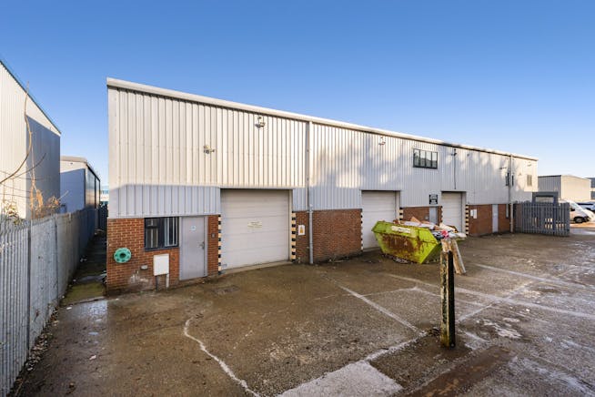 Showroom / Warehouse unit, 4-12 Kempson Close, Aylesbury, Industrial / Retail To Let - 101955_4-12-Kempson-Close-Gatehouse-Way (40).jpg