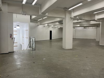 17-19 Octagon Parade, High Wycombe, Retail To Let - IMG_4384.JPG