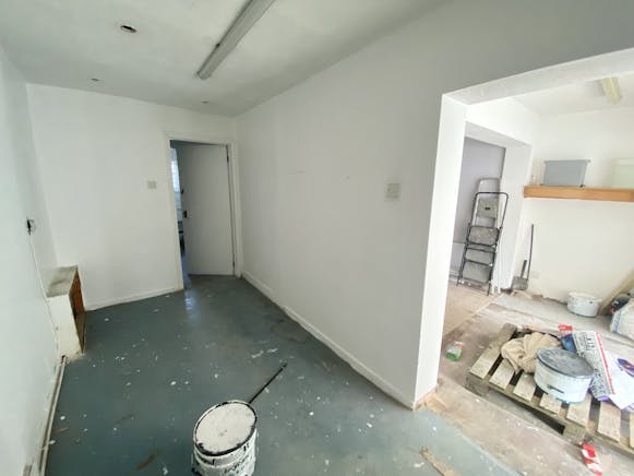 44 High Street North, Dunstable, Retail To Let - Image 5