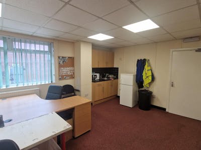 Unit 8d, Stockport, Industrial/Logistics To Let - 20250811_160926.jpg