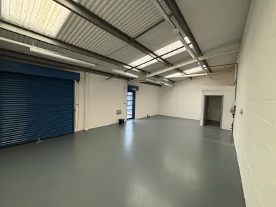 923 Yeovil Road, Slough, Industrial/Logistics To Let - 923 yeovil (3).jpeg