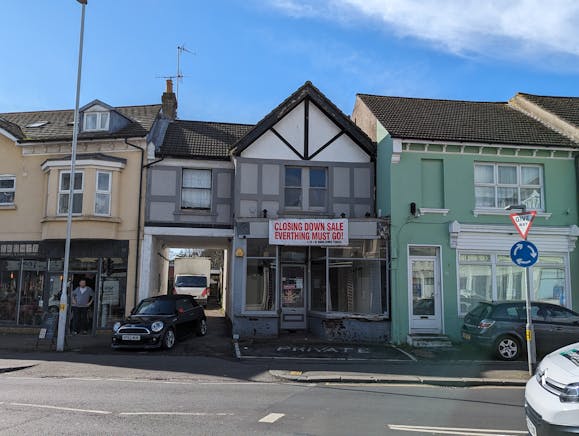 51 Teville Road, Worthing, Investment / Retail For Sale - PXL_20240402_091929584MP.jpg