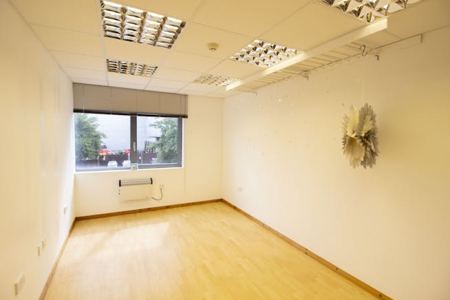 Unit 3 Sperrin Business Centre, Ruislip, Industrial / Warehouse To Let - 4_1.jpg