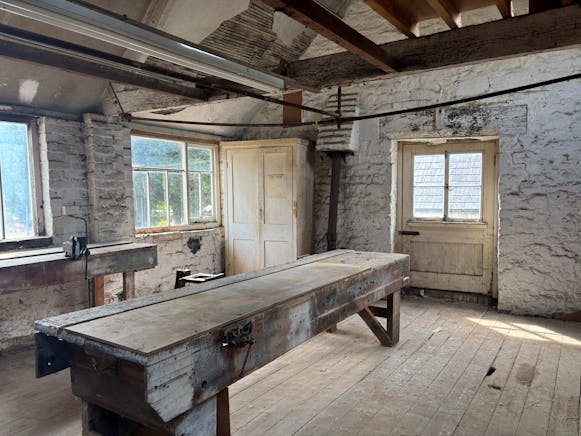 Park End, Paganhill, Stroud For Sale - Int 2 25.jpg