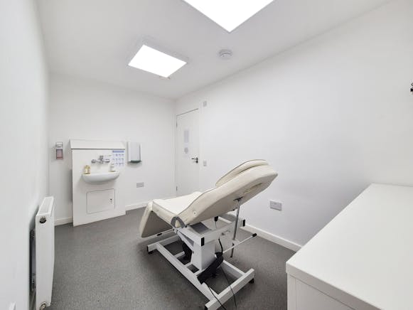 1827 Maryhill Road, Glasgow For Sale - room4_3.jpg