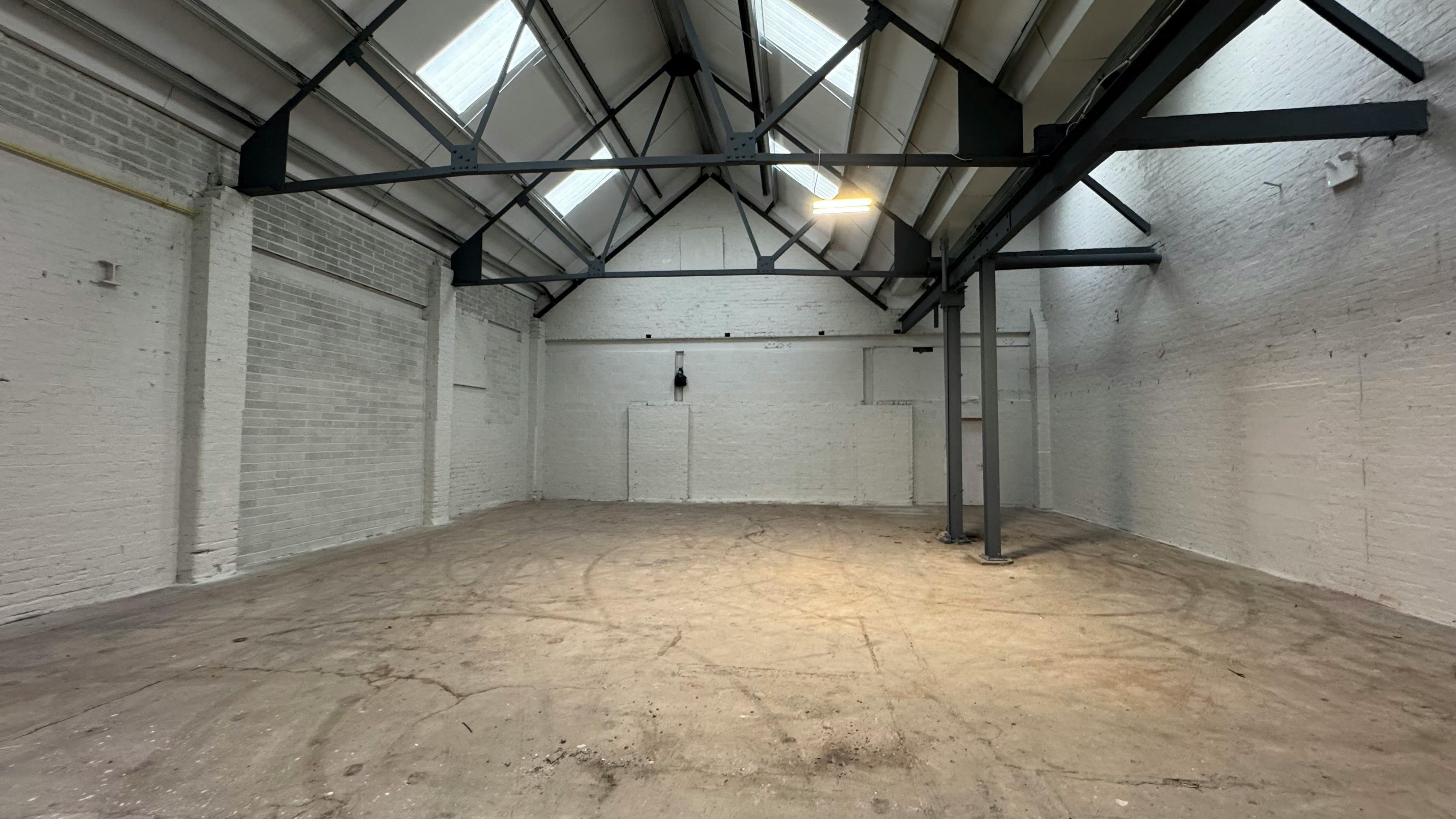 Industrial Unit in Stourport-On-Severn - photo 2