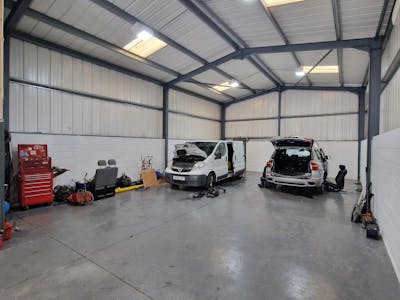 Unit 2 & 3, Hyde, Industrial/Logistics To Let - 20250606_133521.jpg