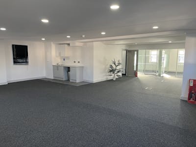 Second Floor Offices, 79-81 High Street, Marlow, E (Commercial / Business / Service) / Office To Let - 20251104_133449430_iOS.jpg