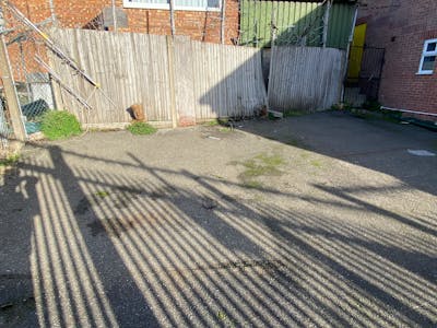 Yard R/o 4 Oxen Road Industrial Estate, Luton, Land To Let - IMG_2188.JPG