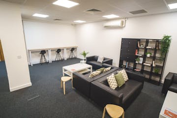 Maitland House, Southend-On-Sea, Office To Let - business lounge.jpg