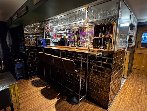 Fully Fitted 44 Cover Licensed Bar & Restaurant, 1-2 Lower Auchingramont Road, Hamilton To Let - IMG_3304.jpg