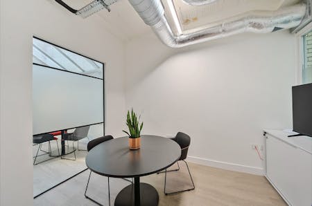 1-6 Newbury Street & 12 Kinghorn Street, London, Office / Showroom For Sale - 20251120_153205000_iOS.jpg