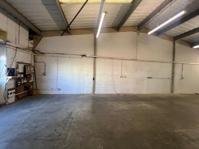 7 Brookside Centre, Southend-On-Sea, Industrial To Let - 5a0a74e8936d47118b0bc7a86f6eba64.jpg