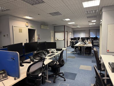 32 The Metro Centre, Watford, Office For Sale - IMG_4861.jpg