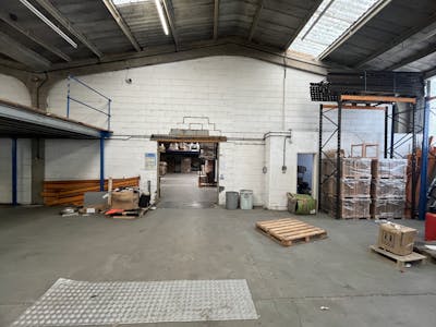 The Warehouse, Aylesbury, Industrial To Let - 20250617_130314564_iOS.jpg