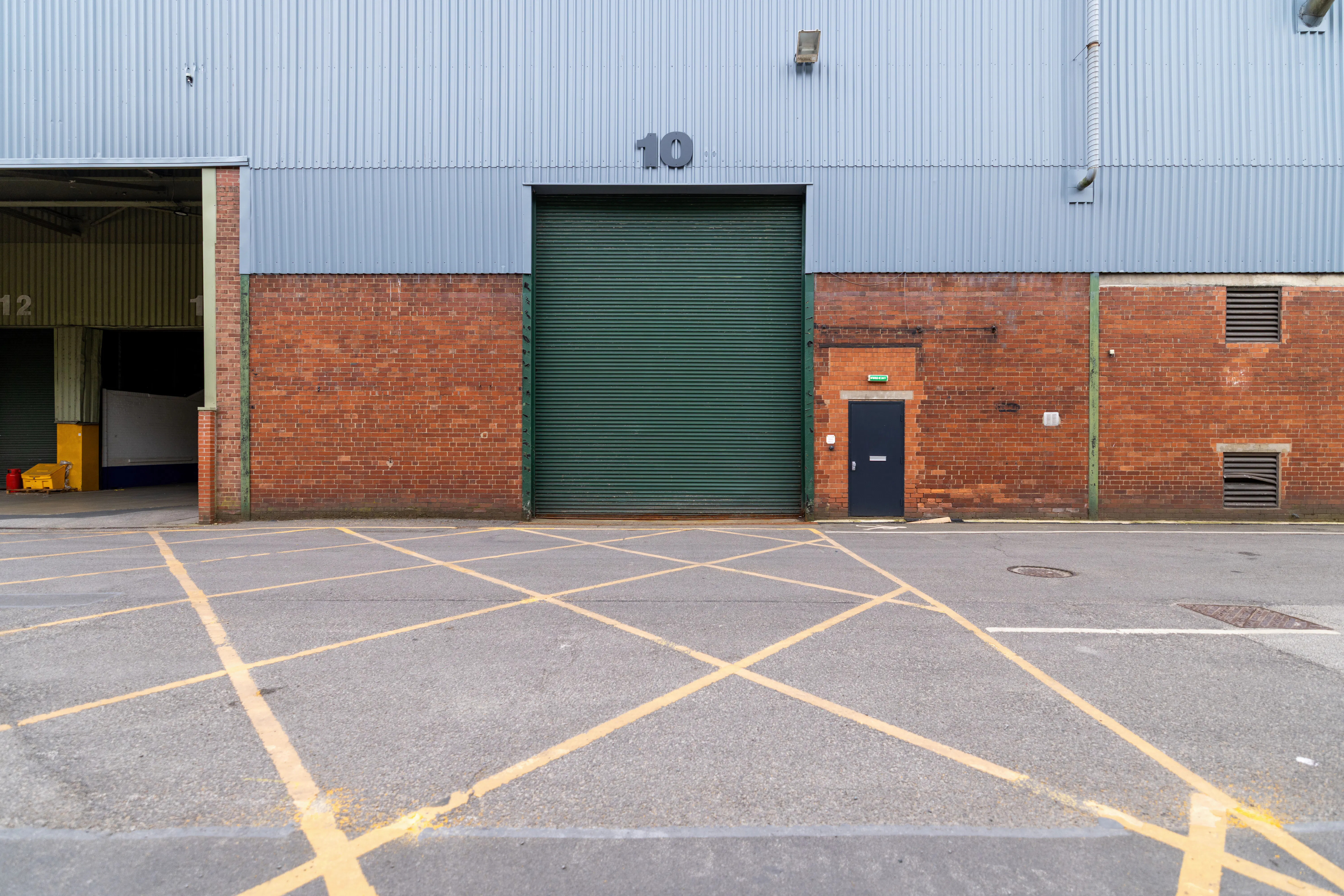 Warehouse 14, Leeds Bradford Airport Industrial Estate, Yeadon, Leeds, LS19 7WP
