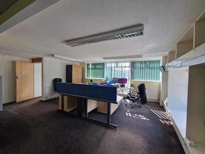 Oak House, Stockport, Industrial/Logistics / Land / Open Storage To Let - 20250827_104516.jpg