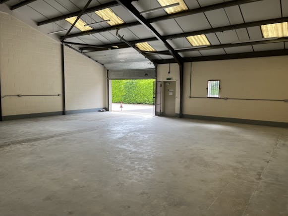 Unit 1 The Calvert Centre, near Basingstoke, Industrial To Let - unit 1 010626 b.jpg