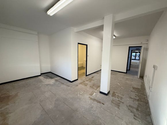 250 London Road, Benfleet, Retail To Let - WhatsApp Image 2026-03-19 at 17.29.33 (3).jpeg