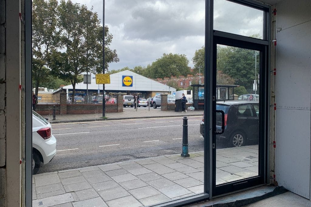 Retail/Shop in London - photo 3