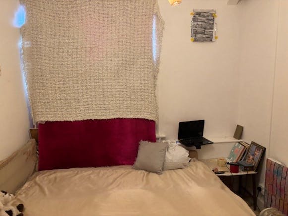 Broadway Parade, London, Investment / Leisure For Sale - 8.jpg