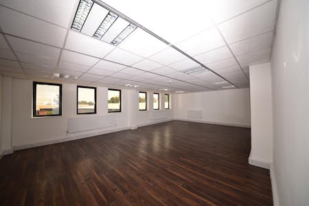 4 Heron Trading Estate, London, Industrial To Let - Photo 4.jpg