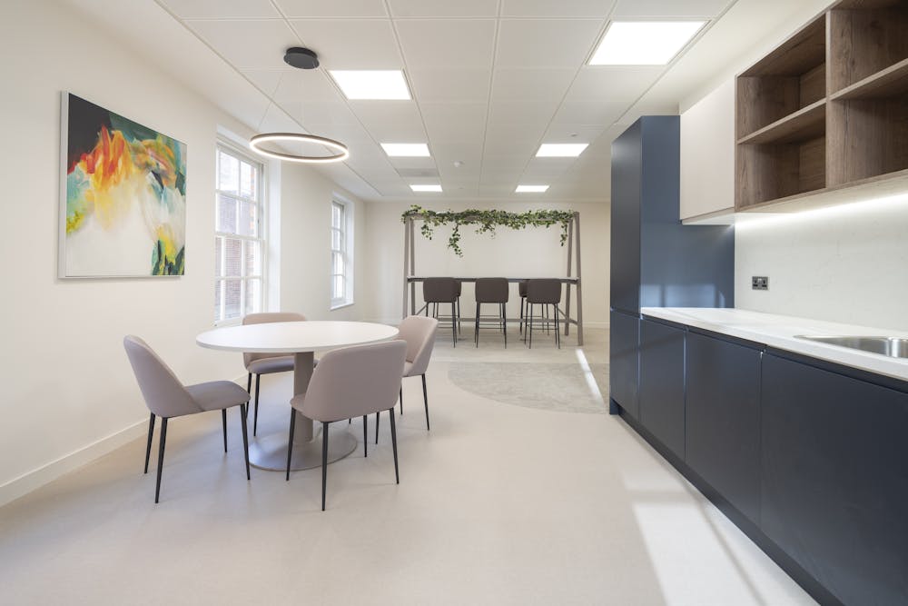 42 Trinity Square - MC42475888HR.jpg