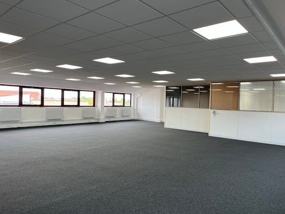 Suite 4, Tower House, Aylesbury, Offices To Let - IMG_8184.JPEG