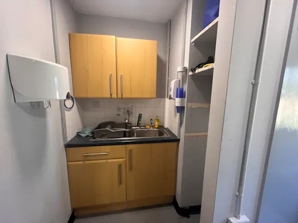 16-18 Rabans Close, Aylesbury, Industrial Lease Assignment - 20260716_095452612_iOS.jpg
